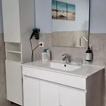 Homestay Double Bedroom With En-suite Bathroom *