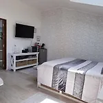 Double Bedroom With En-suite Bathroom Homestay