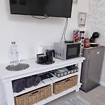 Double Bedroom With En-suite Bathroom *