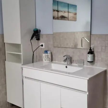 Quarto em Acomodações Particulares Double Bedroom With En-suite Bathroom *