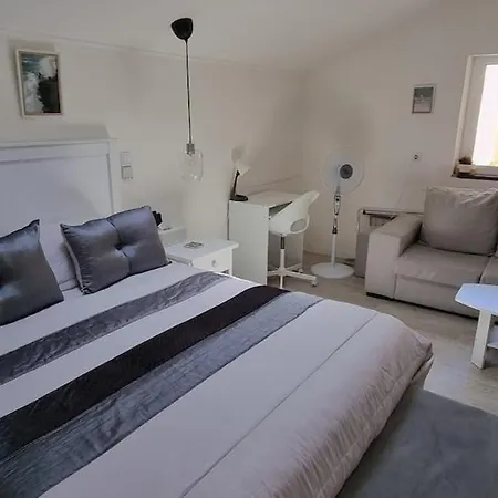 Double Bedroom With En-suite Bathroom