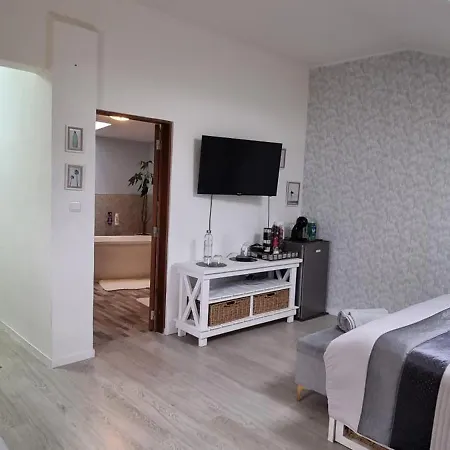 Double Bedroom With En-suite Bathroom