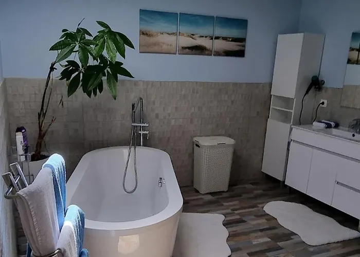 Privatunterkunft Double Bedroom With En-suite Bathroom