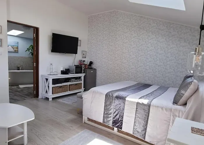 Double Bedroom With En-suite Bathroom Homestay