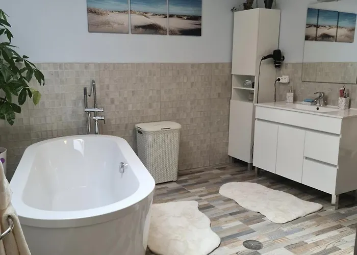 Privatunterkunft Double Bedroom With En-suite Bathroom