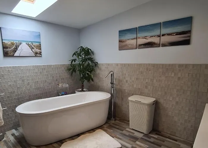 Double Bedroom With En-suite Bathroom