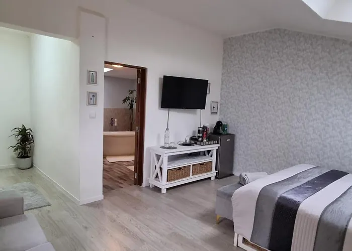 Double Bedroom With En-suite Bathroom