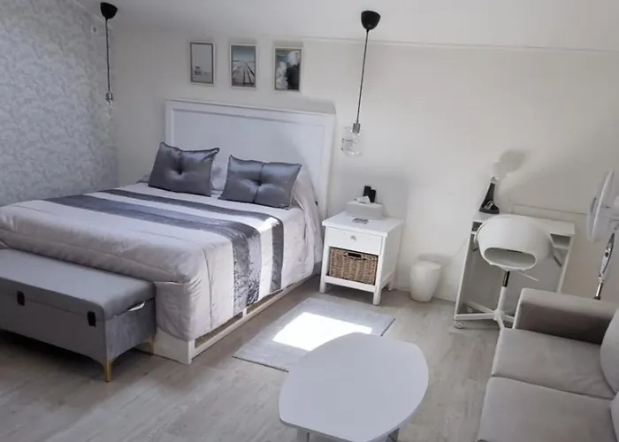 Double Bedroom With En-suite Bathroom Privatunterkunft